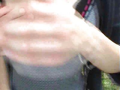 Scopata un grassoccio ed eiaculato porcone mature tra le cosce di una cagna.