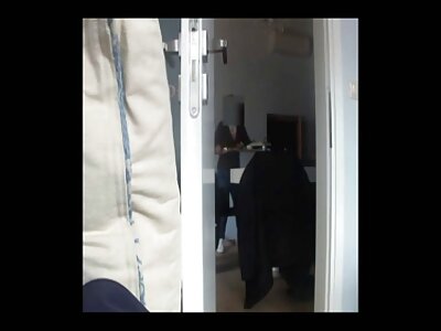 La donna in xxx mature porche modo amichevole ha chiesto al ragazzo un kuni, e lui l'ha beccata nella figa.