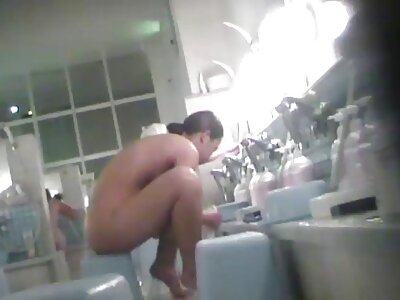 I mulatti dal culo grosso sono impegnati nella boxe e scopano troie porche mature ragazzi nei culi.