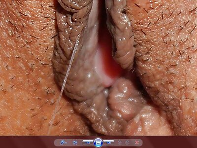 Una donna matura verrà scopata nella figa e le sarà mature zozze permesso di succhiare un giovane cazzo.