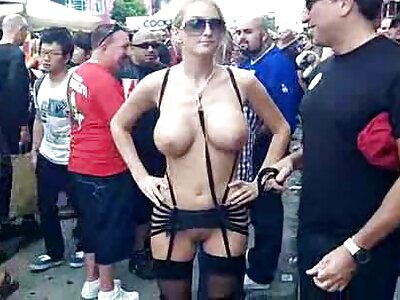 Due lesbiche vengono porche troie mature masturbandosi le loro vagine con giocattoli sessuali.