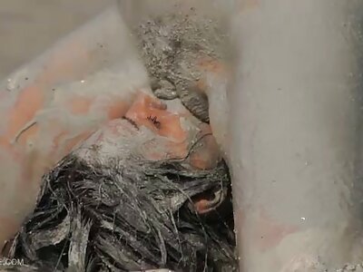 Cazzo duro un uomo di colore con una madre tettona. porche attempate
