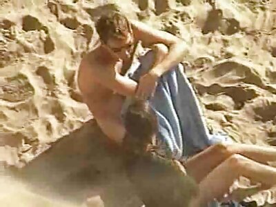 Una donna grassa succhia il cazzo di un ragazzo e salta porche mature italiane la figa su di lui profondamente.