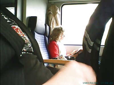 Un bel culo porche mature italiane attira l'attenzione di un ragazzo e lui vuole scopare.