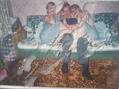 La ragazza si è sdraiata sul pavimento del bagno per masturbarsi porche mature italiane la figa.