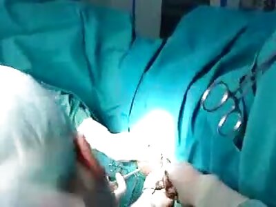 I grandi seni della mature porche con giovani troia hanno eccitato moltissimo il ragazzo e hanno iniziato a scopare.