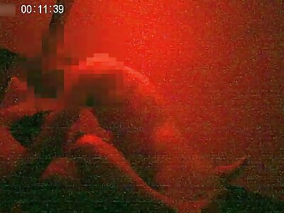 La ragazza fa mature tedesche porche pompini ai ragazzi e sputa sperma davanti alla telecamera.