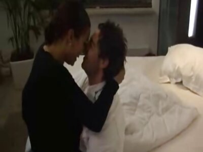 Lo stronzo ha finito con una donne mature porche video gratis fontana su un polpaccio prosperoso.